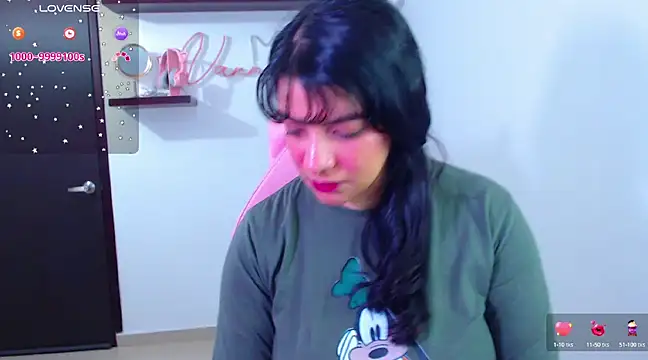 Snapshot of Vannessa__Shy chatting on 02.09.25 Vannessa Shy online show from 02.09.25