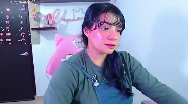 Snapshot of Vannessa__Shy chatting on 02.09.25 Vannessa Shy online show from 02.09.25