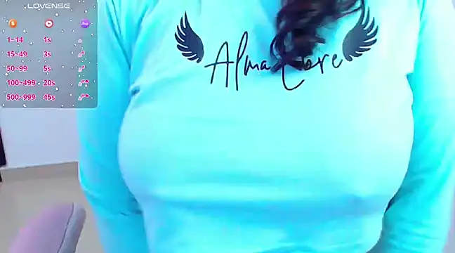 Snapshot of Vannessa__Shy chatting on 02.10.25 Vannessa Shy online show from 02.10.25