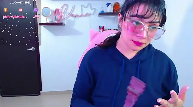 Snapshot of Vannessa__Shy chatting on 02.18.25 Vannessa Shy online show from 02.18.25