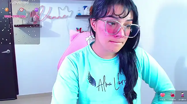 Snapshot of Vannessa__Shy chatting on 02.19.25 Vannessa Shy online show from 02.19.25