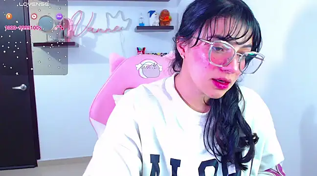 Snapshot of Vannessa__Shy chatting on 02.20.25 Vannessa Shy online show from 02.20.25