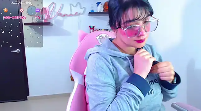 Snapshot of Vannessa__Shy chatting on 02.21.25 Vannessa Shy online show from 02.21.25