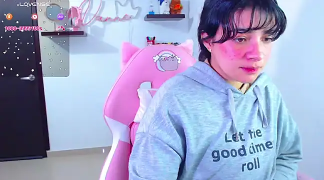 Snapshot of Vannessa__Shy chatting on 02.22.25 Vannessa Shy online show from 02.22.25