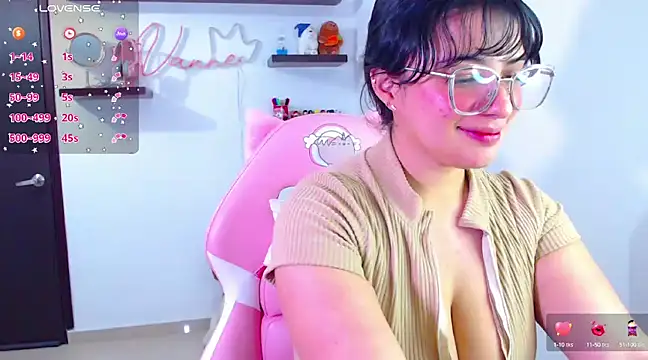 Snapshot of Vannessa__Shy chatting on 02.22.25 Vannessa Shy online show from 02.22.25