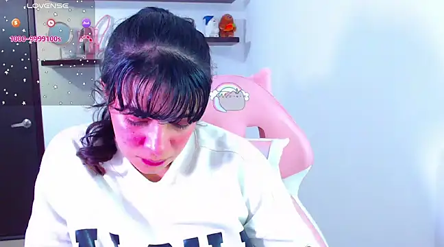 Snapshot of Vannessa__Shy chatting on 02.24.25 Vannessa Shy online show from 02.24.25