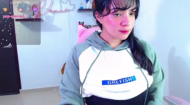 Snapshot of Vannessa__Shy chatting on 02.27.25 Vannessa Shy online show from 02.27.25