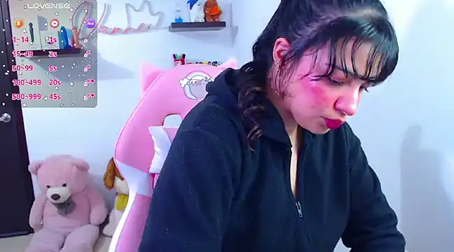 Snapshot of Vannessa__Shy chatting on 03.05.25 Vannessa Shy online show from 03.05.25