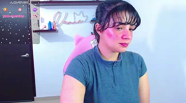 Snapshot of Vannessa__Shy chatting on 03.08.25 Vannessa Shy online show from 03.08.25