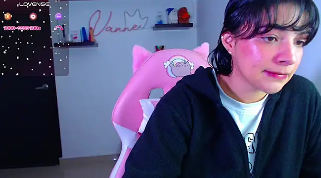 Snapshot of Vannessa__Shy chatting on 03.08.25 Vannessa Shy online show from 03.08.25