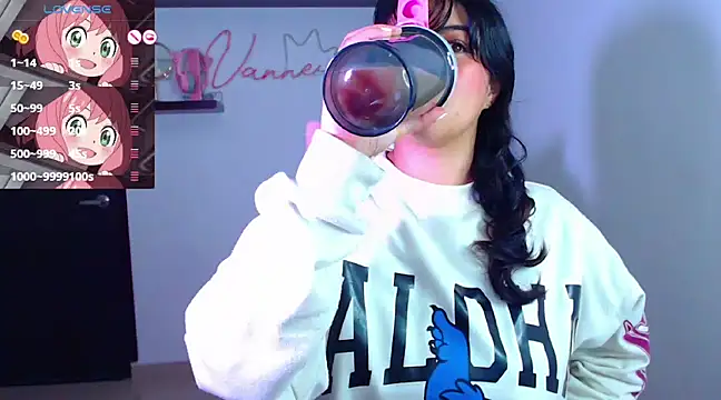 Snapshot of Vannessa__Shy chatting on 03.17.25 Vannessa Shy online show from 03.17.25