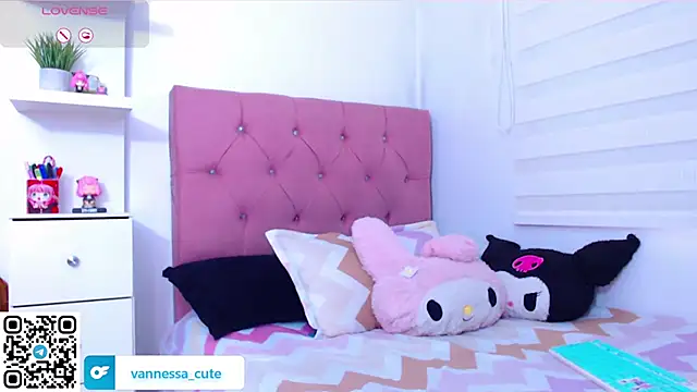 Snapshot of Vannessa__Shy chatting on 09.16.25 Vannessa Shy online show from 09.16.25