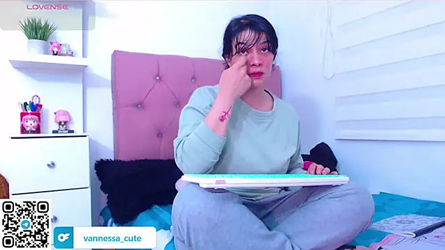 Snapshot of Vannessa__Shy chatting on 09.21.25 Vannessa Shy online show from 09.21.25