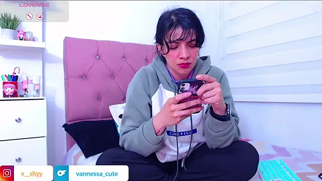 Snapshot of Vannessa__Shy chatting on 09.26.25 Vannessa Shy online show from 09.26.25