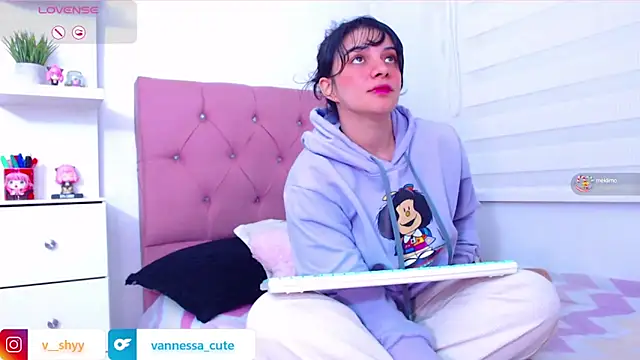 Snapshot of Vannessa__Shy chatting on 10.04.25 Vannessa Shy online show from 10.04.25