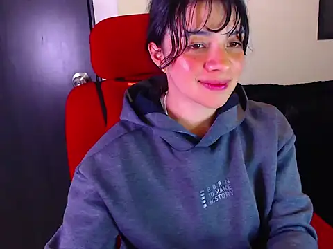 Snapshot of Vannessa__Shy chatting on 10.19.25 Vannessa Shy online show from 10.19.25