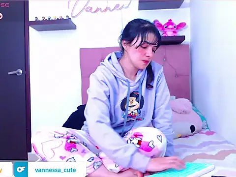 Snapshot of Vannessa__Shy chatting on 10.23.25 Vannessa Shy online show from 10.23.25