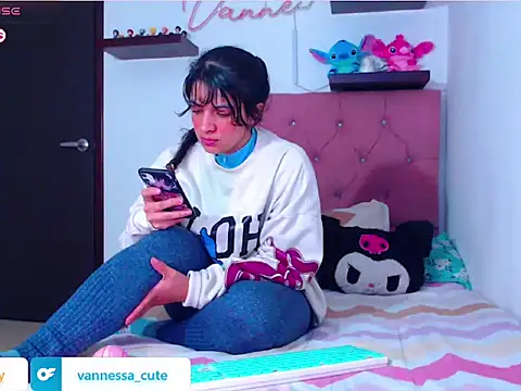 Snapshot of Vannessa__Shy chatting on 10.26.25 Vannessa Shy online show from 10.26.25