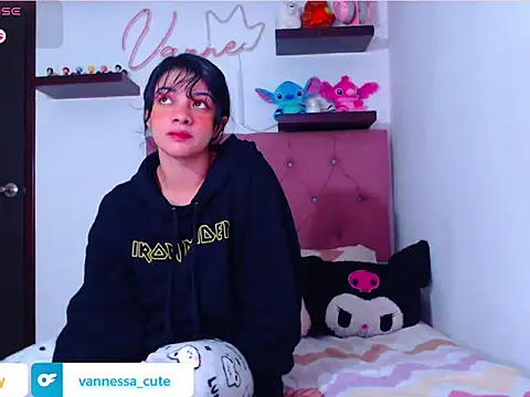 Snapshot of Vannessa__Shy chatting on 10.30.25 Vannessa Shy online show from 10.30.25