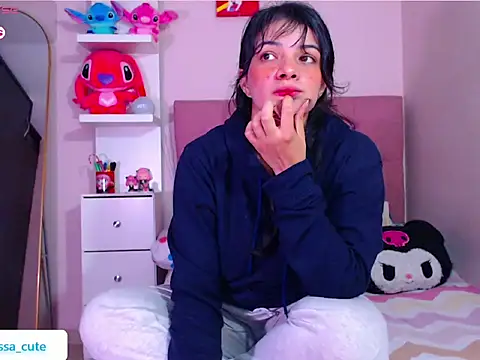 Snapshot of Vannessa__Shy chatting on 12.13.25 Vannessa Shy online show from 12.13.25