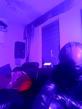 Snapshot of Crystalbitchx chatting on 12.02.24 Crystalbitchx online show from 12.02.24