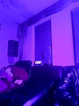 Snapshot of Crystalbitchx chatting on 12.16.24 Crystalbitchx online show from 12.16.24