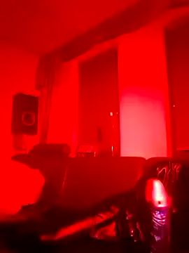 Snapshot of Crystalbitchx chatting on 12.17.24 Crystalbitchx online show from 12.17.24