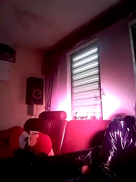 Snapshot of Crystalbitchx chatting on 02.16.25 Crystalbitchx online show from 02.16.25