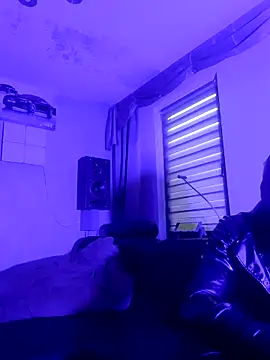 Snapshot of Crystalbitchx chatting on 02.26.25 Crystalbitchx online show from 02.26.25