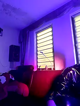 Snapshot of Crystalbitchx chatting on 03.09.25 Crystalbitchx online show from 03.09.25