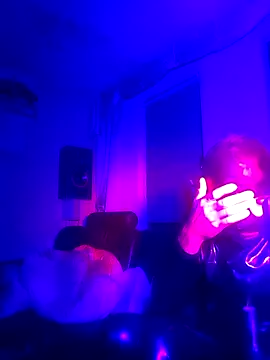 Snapshot of Crystalbitchx chatting on 09.29.25 Crystalbitchx online show from 09.29.25