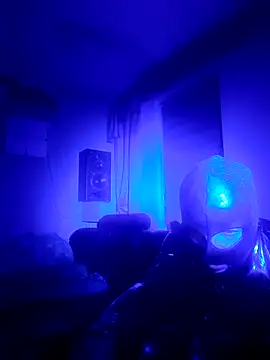 Snapshot of Crystalbitchx chatting on 10.17.25 Crystalbitchx online show from 10.17.25