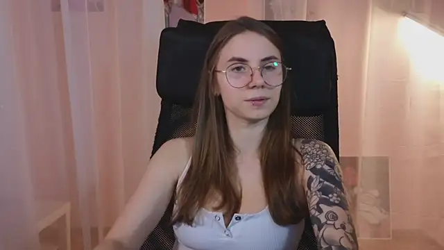 Snapshot of _AnnaStark_ chatting on 12.25.24 AnnaStark online show from 12.25.24