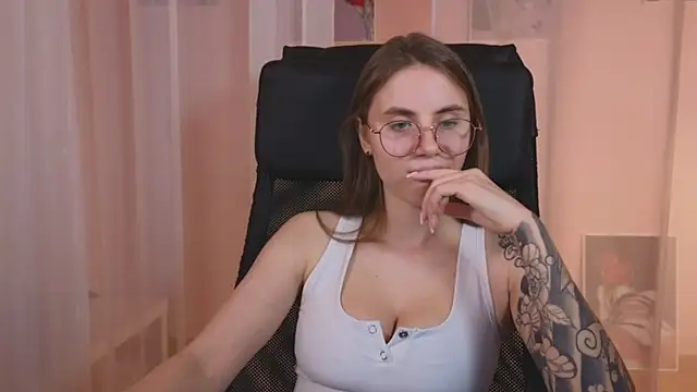 Snapshot of _AnnaStark_ chatting on 12.25.24 AnnaStark online show from 12.25.24