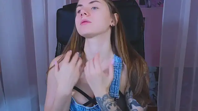 Snapshot of _AnnaStark_ chatting on 01.03.25 AnnaStark online show from 01.03.25