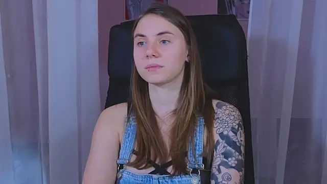 Snapshot of _AnnaStark_ chatting on 01.04.25 AnnaStark online show from 01.04.25