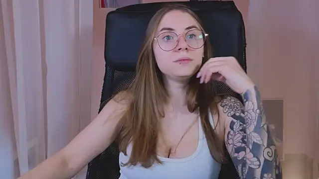 Snapshot of _AnnaStark_ chatting on 01.04.25 AnnaStark online show from 01.04.25