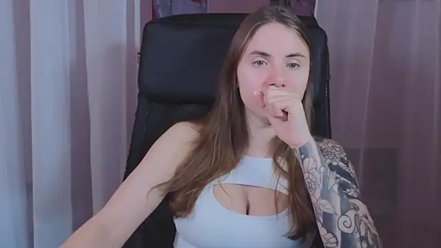 Snapshot of _AnnaStark_ chatting on 01.05.25 AnnaStark online show from 01.05.25