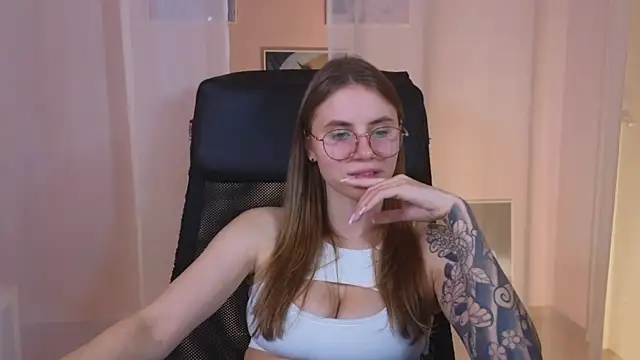 Snapshot of _AnnaStark_ chatting on 01.22.25 AnnaStark online show from 01.22.25