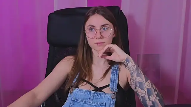 Snapshot of _AnnaStark_ chatting on 02.02.25 AnnaStark online show from 02.02.25