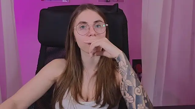 Snapshot of _AnnaStark_ chatting on 02.02.25 AnnaStark online show from 02.02.25