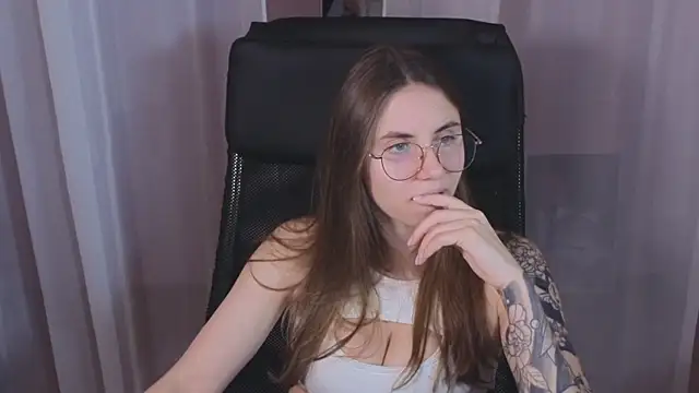 Snapshot of _AnnaStark_ chatting on 02.05.25 AnnaStark online show from 02.05.25