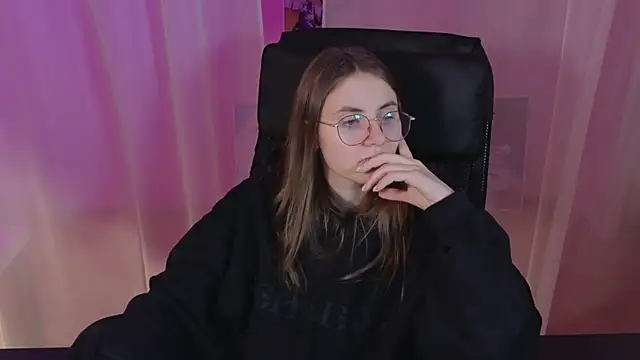 Snapshot of _AnnaStark_ chatting on 02.09.25 AnnaStark online show from 02.09.25