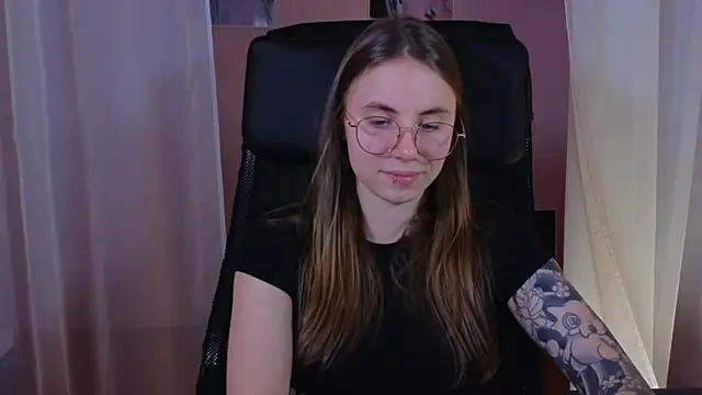 Snapshot of _AnnaStark_ chatting on 02.20.25 AnnaStark online show from 02.20.25