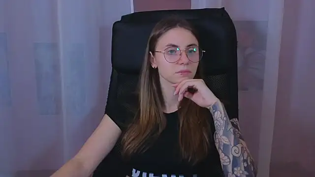 Snapshot of _AnnaStark_ chatting on 03.05.25 AnnaStark online show from 03.05.25