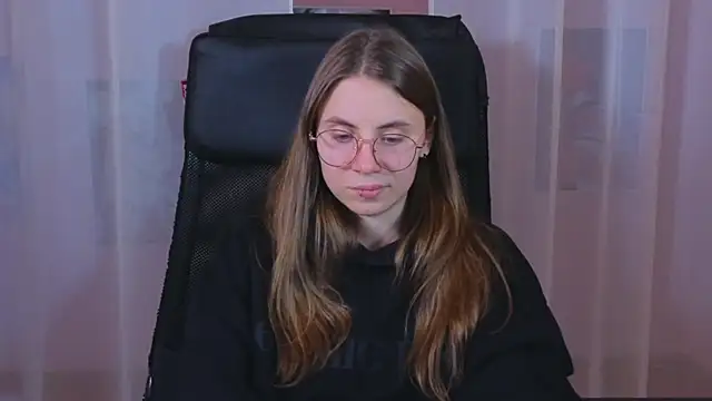 Snapshot of _AnnaStark_ chatting on 03.06.25 AnnaStark online show from 03.06.25