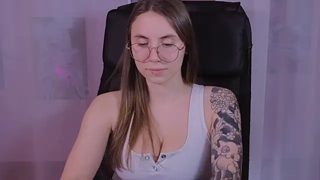 Snapshot of _AnnaStark_ chatting on 03.08.25 AnnaStark online show from 03.08.25