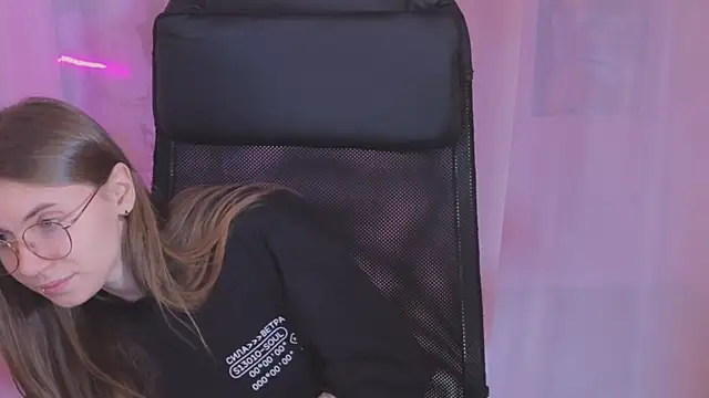 Snapshot of _AnnaStark_ chatting on 03.08.25 AnnaStark online show from 03.08.25