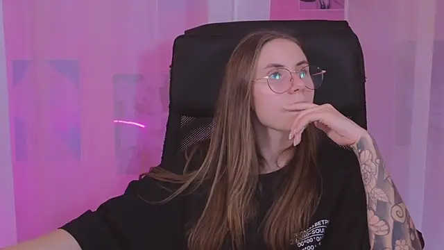 Snapshot of _AnnaStark_ chatting on 03.09.25 AnnaStark online show from 03.09.25