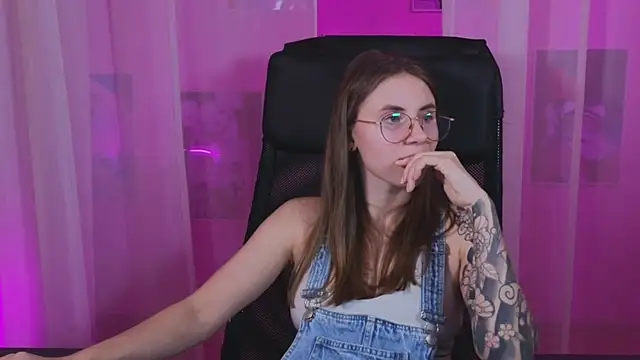 Snapshot of _AnnaStark_ chatting on 03.12.25 AnnaStark online show from 03.12.25